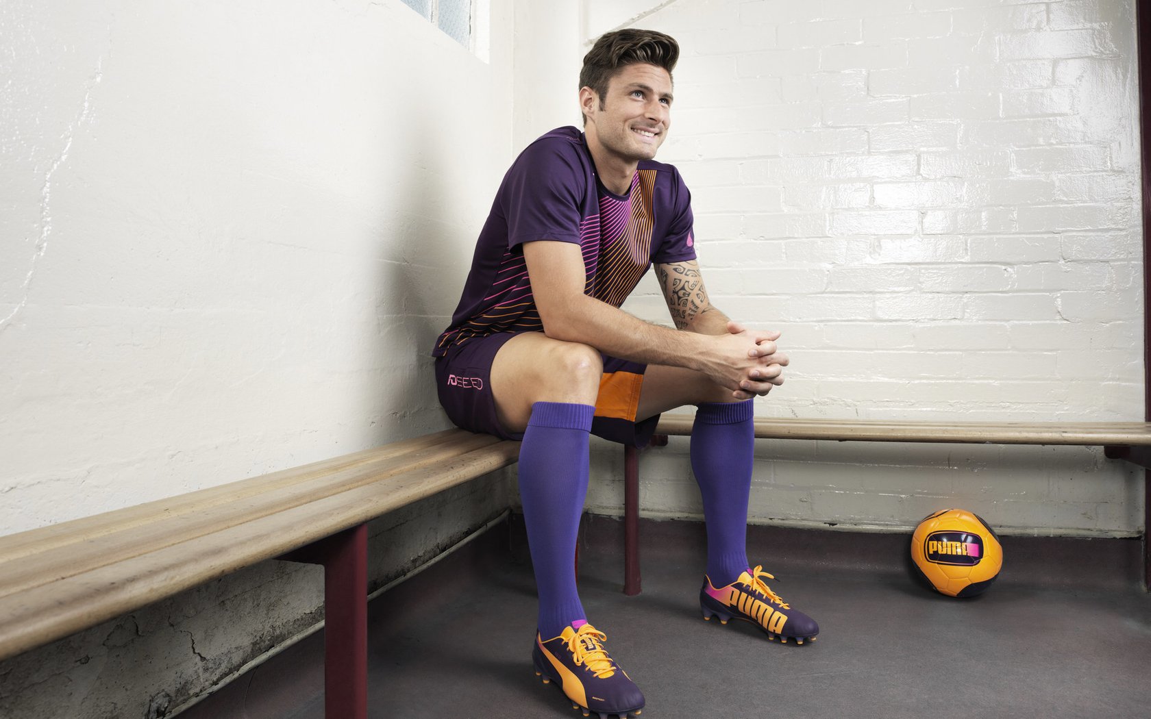 穆古鲁扎迎来五赛季巅峰，曼联现场观众热烈欢呼