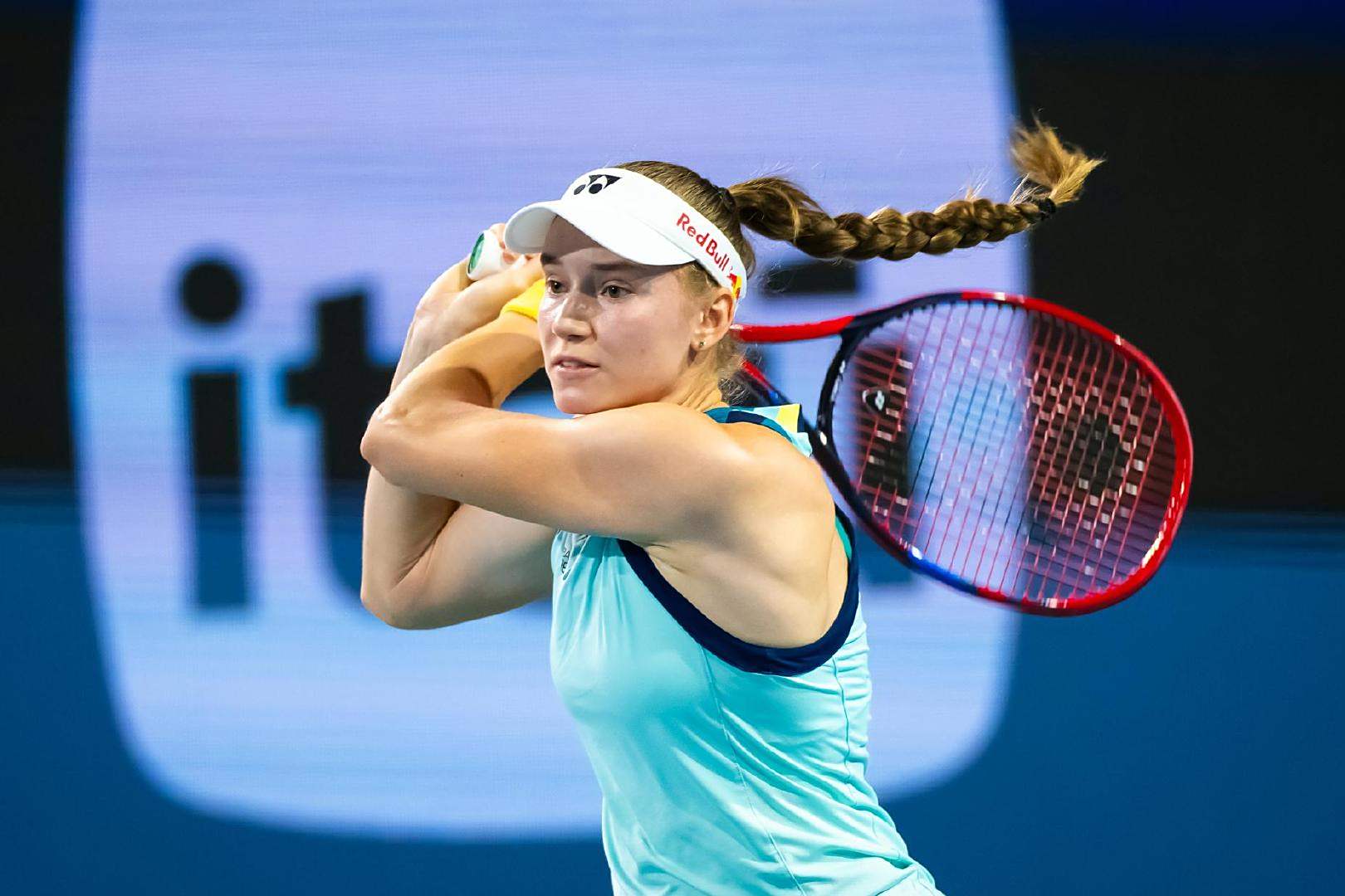  阿扎伦卡巅峰对决，德约科维奇与90激战曼联分钟，战术调整胜负难料！九游官网入口